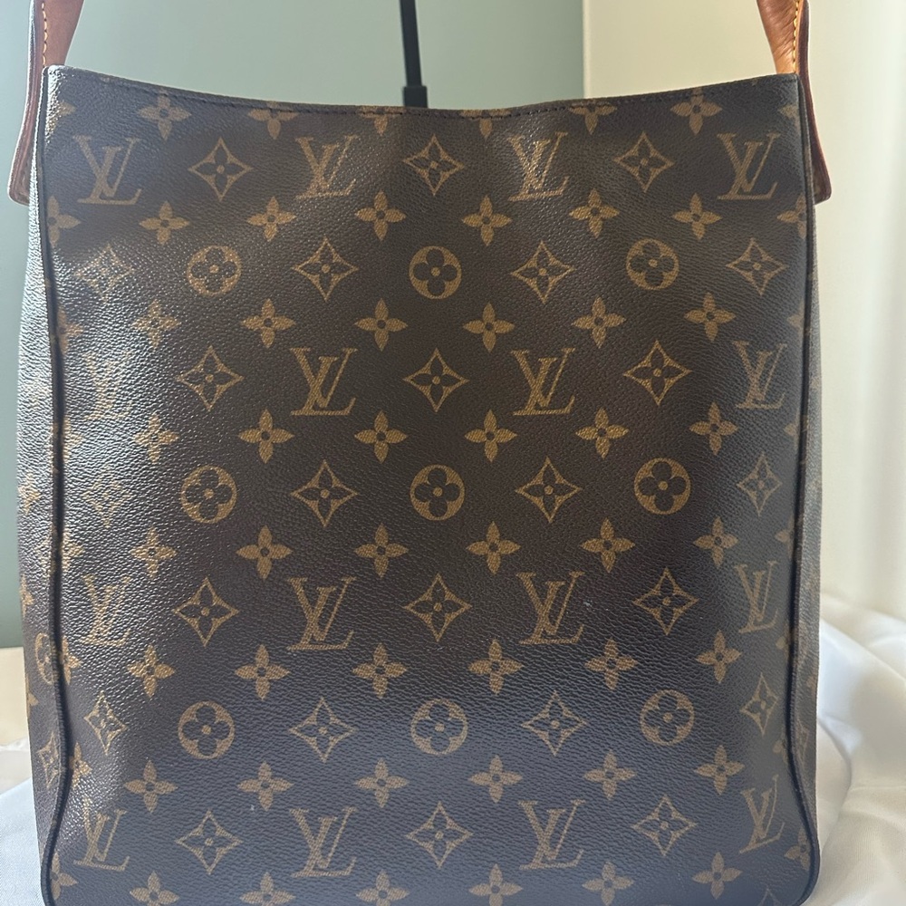 Authentic Gorgeous LV Loop Monogram Shoulder MM bag 🫧🫧🫧 CLEAN - Picture 2 of 7